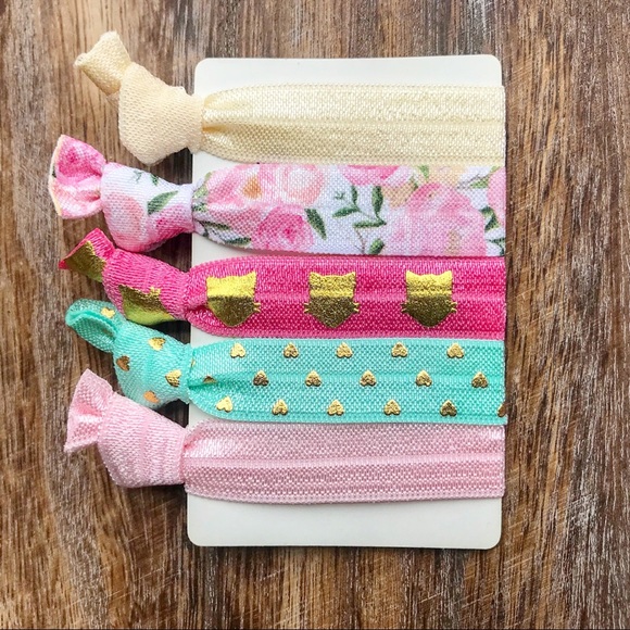 a delightful shop Other - Pink kitty and floral hair tie set